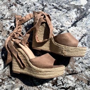 F21 Wedges